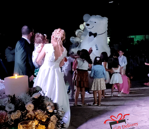 The White Polar Bear came to the wedding to deliver the gift to the bride and groom. Gift Delivery. Wedding gift. Polar bear surprise. White Polar Bear at the wedding.
